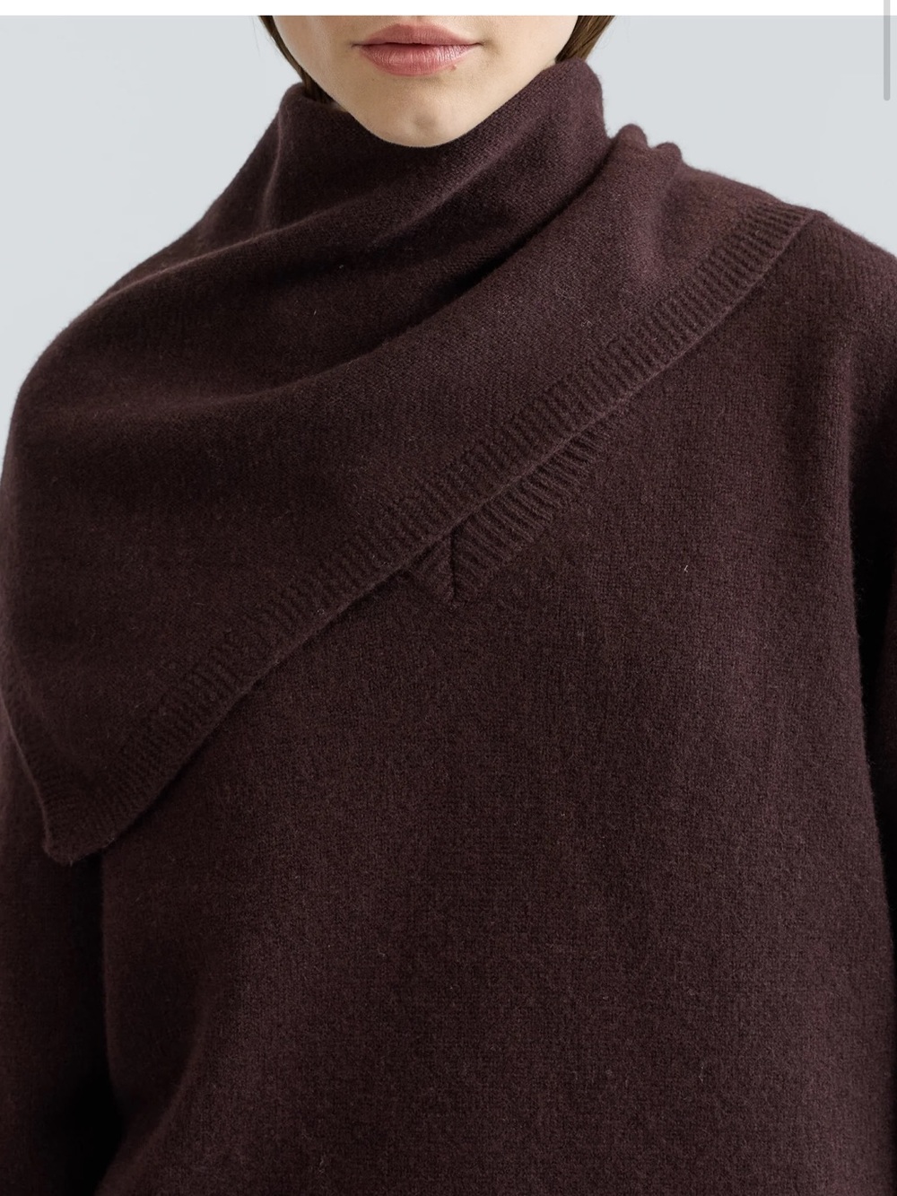 Triangle Neck Scard - Picture 3 of 3
